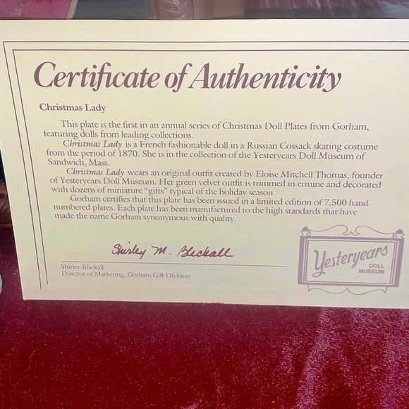 VTG Gorham Christmas Lady Doll Holiday Plate in Wood-Like Display with Box & COA - Picture 5 of 12